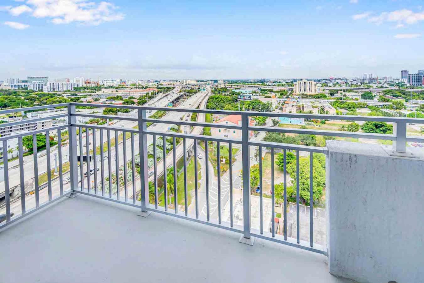 Amazing 3 Bed Unit In Dwntwn Miami With Free Parking Lägenhet Exteriör bild
