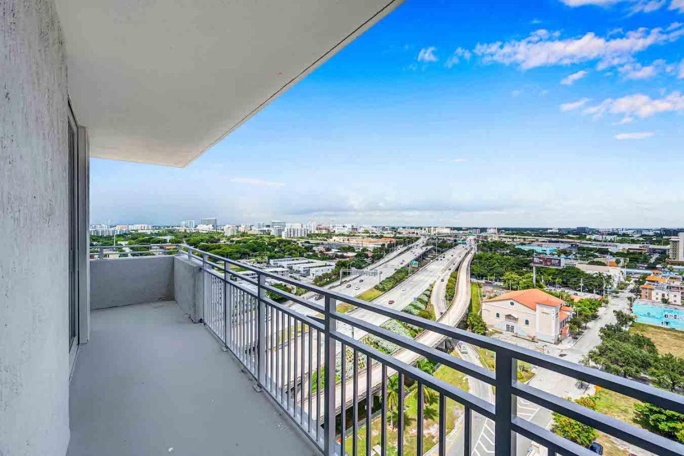 Amazing 3 Bed Unit In Dwntwn Miami With Free Parking Lägenhet Exteriör bild
