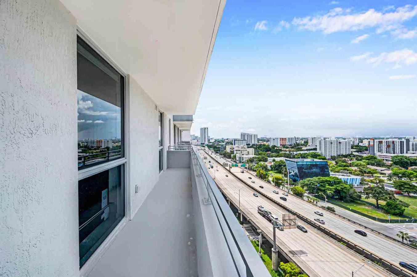 Amazing 3 Bed Unit In Dwntwn Miami With Free Parking Lägenhet Exteriör bild